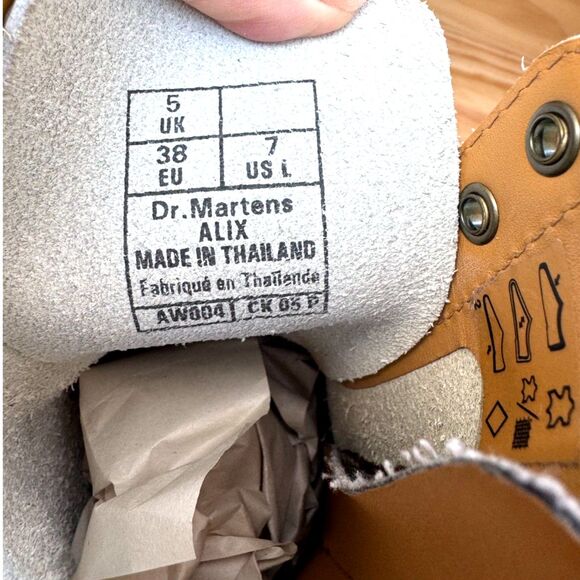 Dr. Martens Alix White Leather 10 Hole Pointed Toe Ankle Boots Size 7 DOC Marten - Picture 3 of 14